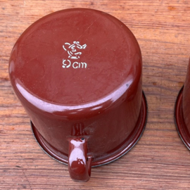 Maatbeker 0,5 liter emaille bruin rand zwart