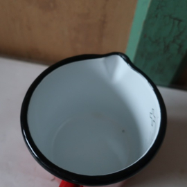 Maatbeker 0,5 liter emaille rood zwarte rand