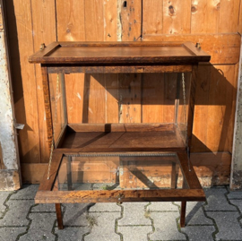 Theekast vitrinekast pronk servies VERKOCHT