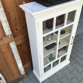 Vitrine kast wit sier wand pronk VERKOCHT