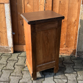 Nachtkastje hout Frankrijk 76,5 cm hoog