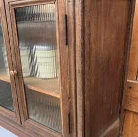 Pronkkast vitrine boven kast VERKOCHT