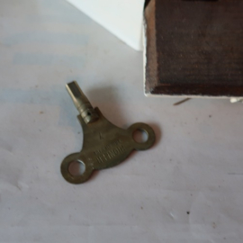 Klok wandklok hout origineel met sleutel