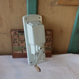 Koffiemolen metaal wand model origineel