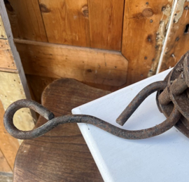 Katrol met haak metaal oud origineel 54 cm