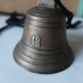 Bel metaal nr. 12 hoogte 9,5 Ø 8,5