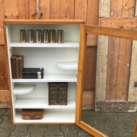 Vitrine kast origineel sier wand pronk VERKOCHT