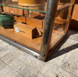 Vitrinekast toonbank origineel 1930 VERKOCHT