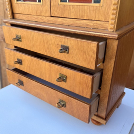 Kabinetkast poppen origineel hout poppenkabinet