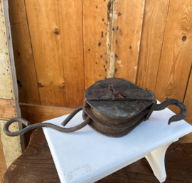 Katrol met haak metaal oud origineel 54 cm
