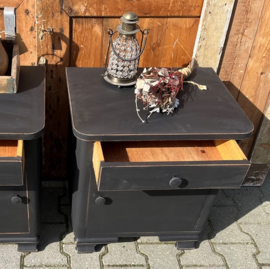 Nachtkastje zwart brocante Frankrijk halkastjes