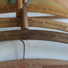 Kleerhanger hout antiek C&A VERKOCHT