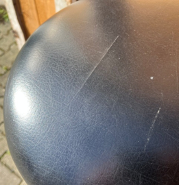 Kruk barkruk vintage metaal voet skai zwart