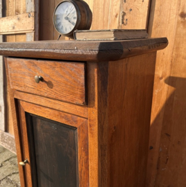 Nachtkastje hout Frankrijk 76,5 cm hoog