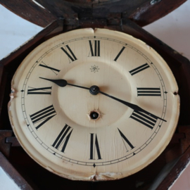 Klok wandklok hout origineel met sleutel