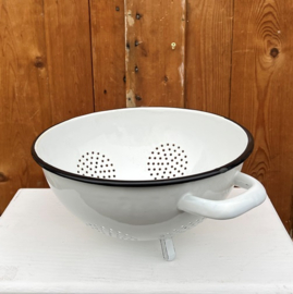 Vergiet emaille wit met zwarte rand diameter 26