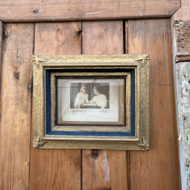 Lijst hout met oude foto 29 x 23,5 brons VERKOCHT