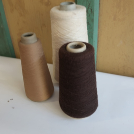 Wol garen op spoel bruin beige wit VERKOCHT