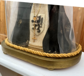 Heilige Maria en kind Jezus onder stolp glas
