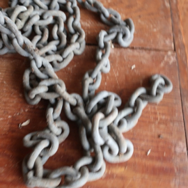 Ketting metaal ijzer oud lengte 2,4 meter