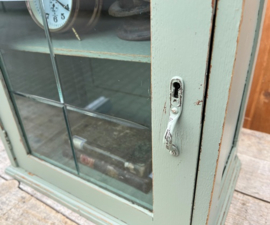 Vitrine kast groen sier pronk hang kastje