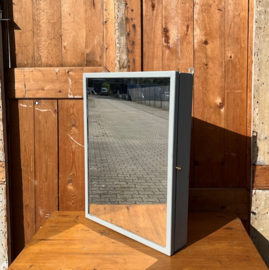Medicijn kast apothekers kastje brocante