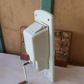 Koffiemolen metaal wand model origineel