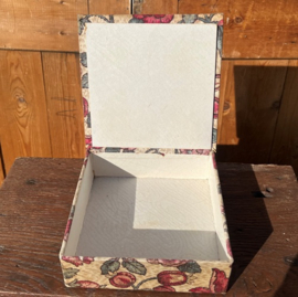 ​Doos stoffen bekleding karton sieraden naaidoosje