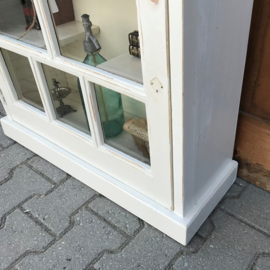 Vitrine kast wit sier wand pronk VERKOCHT