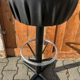 Kruk barkruk vintage metaal voet skai zwart