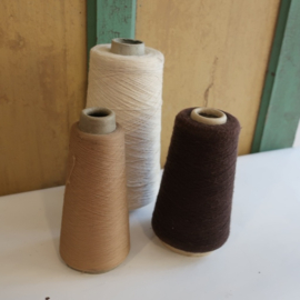 Wol garen op spoel bruin beige wit VERKOCHT