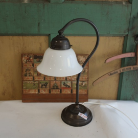 Burolamp tafellamp messing notarislamp melkglas