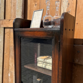 Boekenkast pronk vitrine kast Engeland VERKOCHT