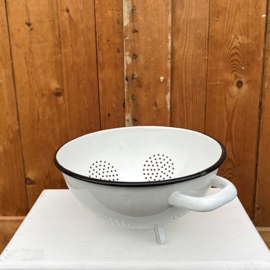Vergiet emaille wit met zwarte rand diameter 26