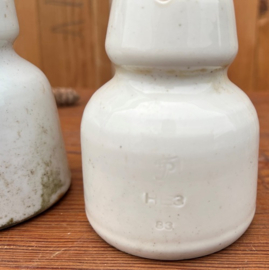 Isolator porselein wit spanning elektra