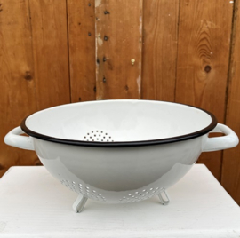 Vergiet emaille wit met zwarte rand diameter 26