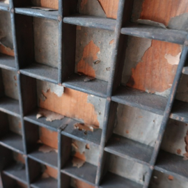 Letterbak origineel hout antiek la 82 cm