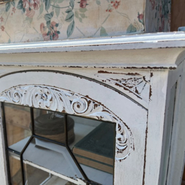 Vitrine kast wit sier kastje pronk hang VERKOCHT