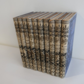 Set 10 oude boeken decoratie breed 18 cm VERKOCHT