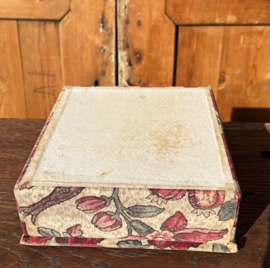 ​Doos stoffen bekleding karton sieraden naaidoosje