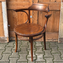 Captain chair cafe stoel armleuningen Thonet model