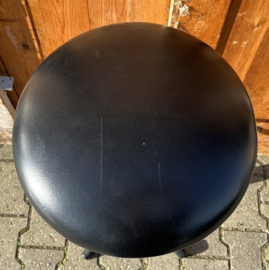 Kruk barkruk vintage metaal voet skai zwart