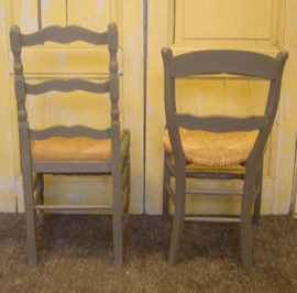 Eetkamer stoel grijs hout brocante VERKOCHT