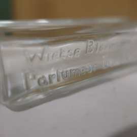 Parfum flesje glas Den Haag Bloemsma VERKOCHT