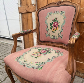 Dames fauteuil stoffen bekleding 1930