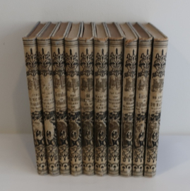 Set 10 oude boeken decoratie breed 18 cm VERKOCHT