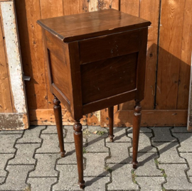 Nachtkast Frankrijk hal kastje VERKOCHT