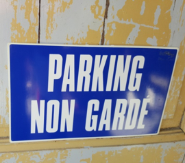 Bord met tekst 'Parking non garde' Frankrijk