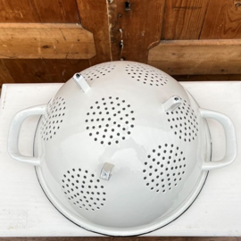 Vergiet emaille wit met zwarte rand diameter 26