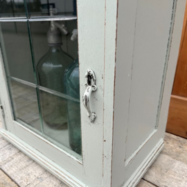 Vitrine kast groen sier pronk kastje VERKOCHT